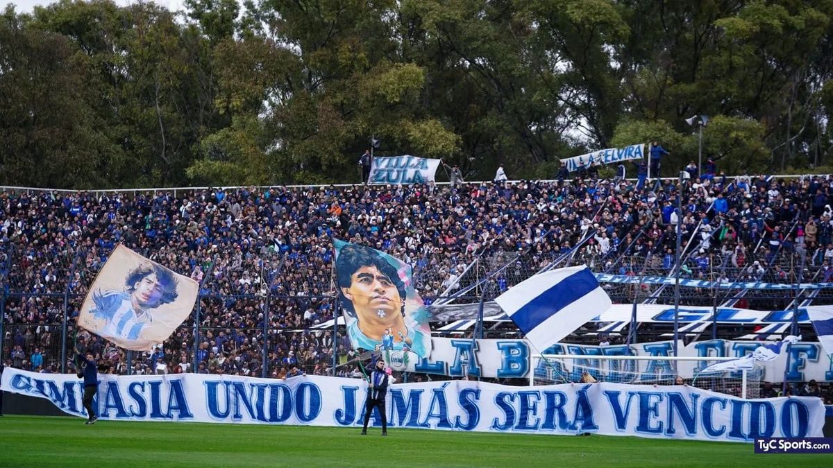 Un hincha de Gimnasia cayó desde una tribuna antes del clásico y fue hospitalizado