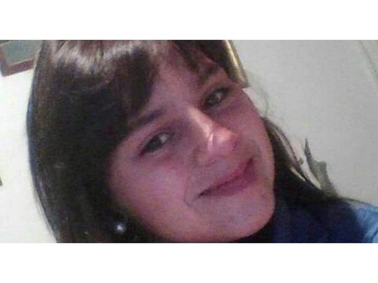 El cuerpo de Ángela Leonela Barrios, de 18 años, fue hallado en un campo cercano al kilómetro 229 de la Ruta Nacional 9.