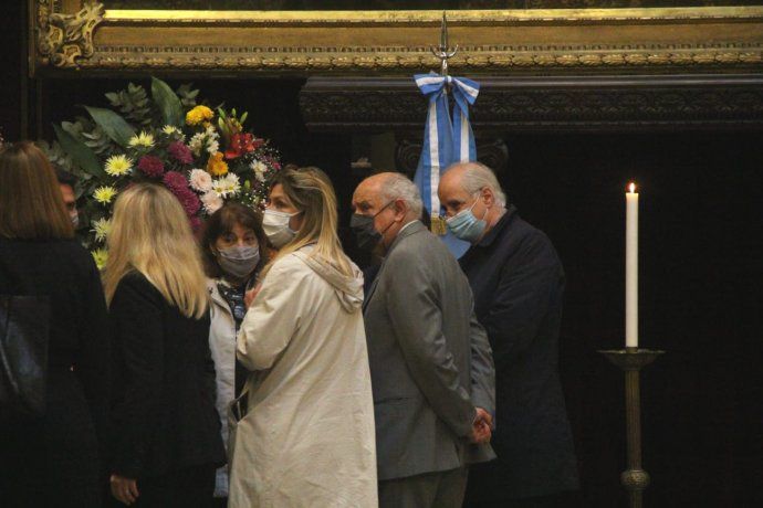 Los restos del apoderado del Partido Justicialista (PJ), Jorge Landau, quien falleció ayer a los 74 años, son velados en el Salón de los Pasos Perdidos de la Cámara de Diputados.