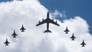 El Gobierno adquirió 24 f-16 por un total de u$s300 millones. El Gobierno adquirió 24 f-16 por un total de u$s300 millones.