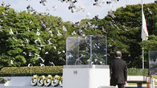 Hiroshima recordó a las víctimas de la bomba nuclear, arrojada por Estados Unidos hace 80 años.