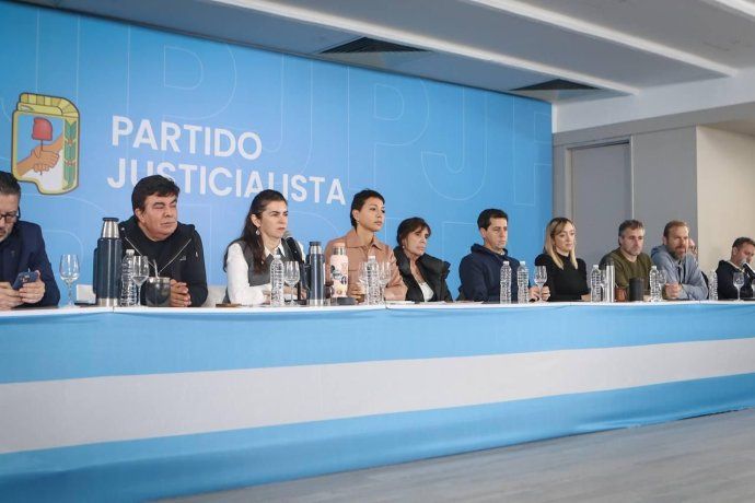 Intendentes peronistas de todo el país se reunieron en respaldo a Cristina Kirchner.