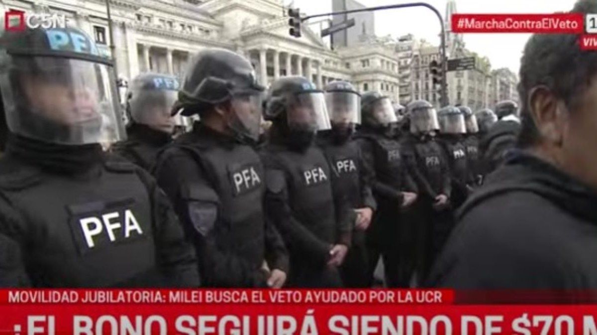 Strong security operation at the retirees’ protest
