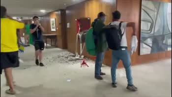 Los manifestantes probolsonaro durante el ataque al Congreso de Brasil.&nbsp;