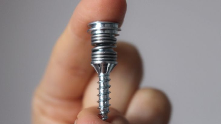 Millones sueñan con un poco de silencio, y este pequeño tornillo podría ser la solución definitiva para olvidarse del ruido de los vecinos. Millones sueñan con un poco de silencio, y este pequeño tornillo podría ser la solución definitiva para olvidarse del ruido de los vecinos.
