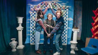 El nuevo video tiene la presencia de varias figuras del espectáculo. El nuevo video tiene la presencia de varias figuras del espectáculo.