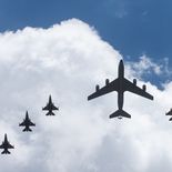 El Gobierno adquirió 24 f-16 por un total de u$s300 millones. El Gobierno adquirió 24 f-16 por un total de u$s300 millones.