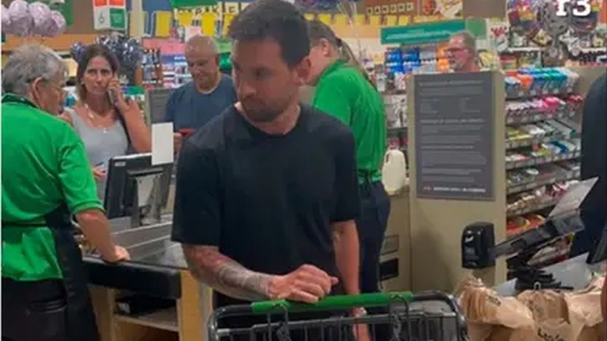 Furor over the photos of Lionel Messi in a supermarket in Miami