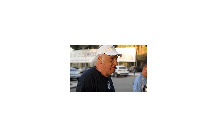 El DT de Racing fue intervenido para superar una afonía crónica.