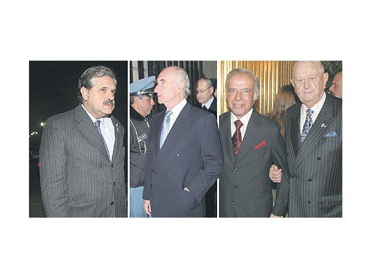 Ex presidentes en Embajada