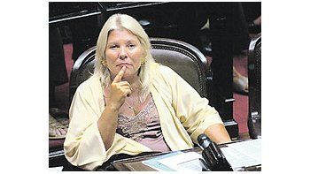 ámbito.com | Elisa Carrióayer en laúltima sesiónen la queparticipó enel Congreso.Renunció a labanca por lacampañaelectoral ytambiéncomunicó sudesafiliaciónal ARI.Seguirá comocandidata a lapresidencia.