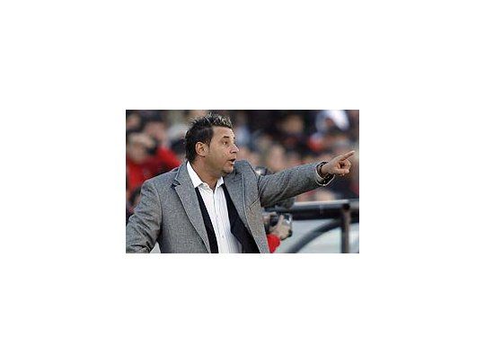 El técnico de Colón encendió las sospechas, a días de la definición del Apertura.