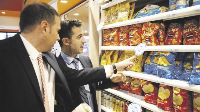 lupa a precios. El Gobierno de Santa Fe inició una nueva etapa del programa Precios Santafesinos, que establece precios de referencia en 120 artículos de primera necesidad en 255 bocas de venta distribuidas en 50 localidades de todo el territorio. La variación promedio de los precios fue del 6,6%.