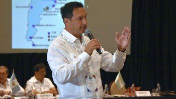 El titular de Cecha, Carlos Gold, celebró la unidad del sector empresarios de las estaciones de servicio y exhortó a los gremialistas a mantener un vínculo de respeto y sensatez. Esto requiere de un trabajo dejando intereses particulares, sino es imposible avanzar, afirmó.