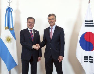 Mauricio Macri y Moon Jae-in, primer ministro de Corea del Sur.