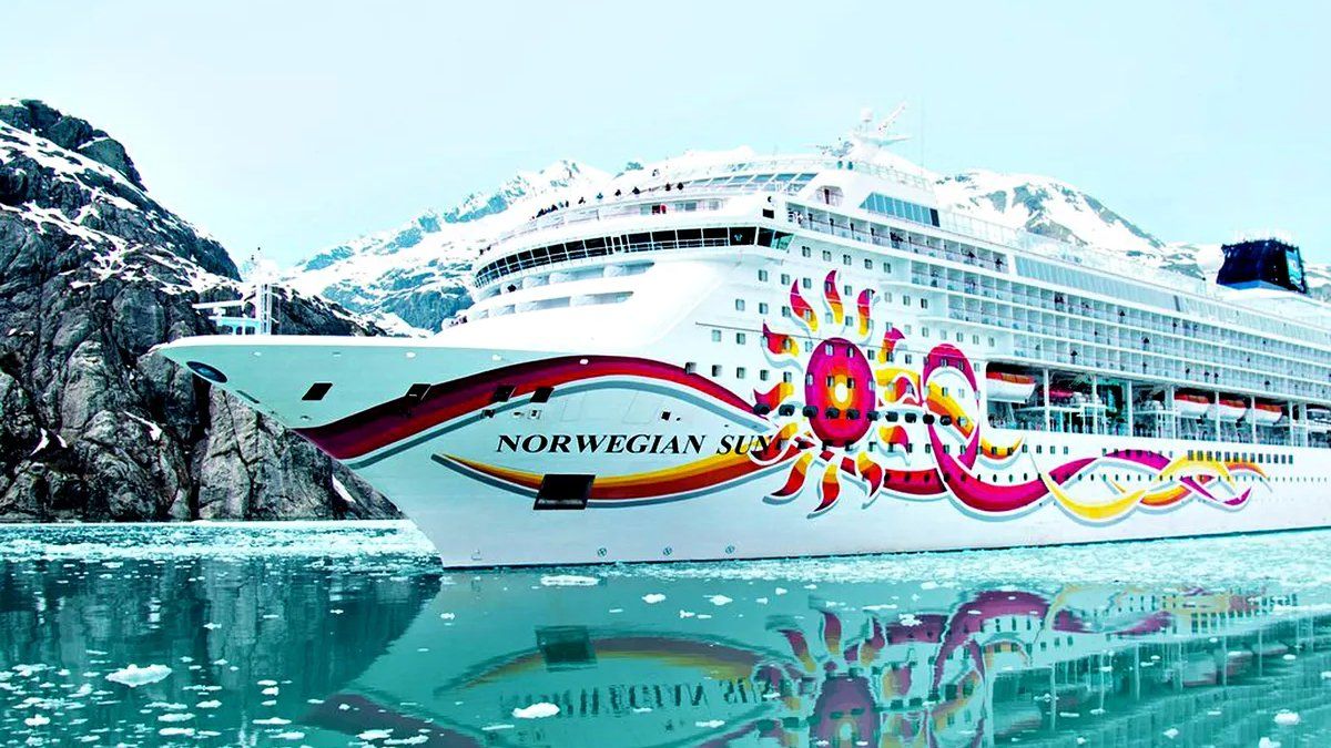 Pánico en Alaska: un barco con 3.000 personas chochó contra un iceberg